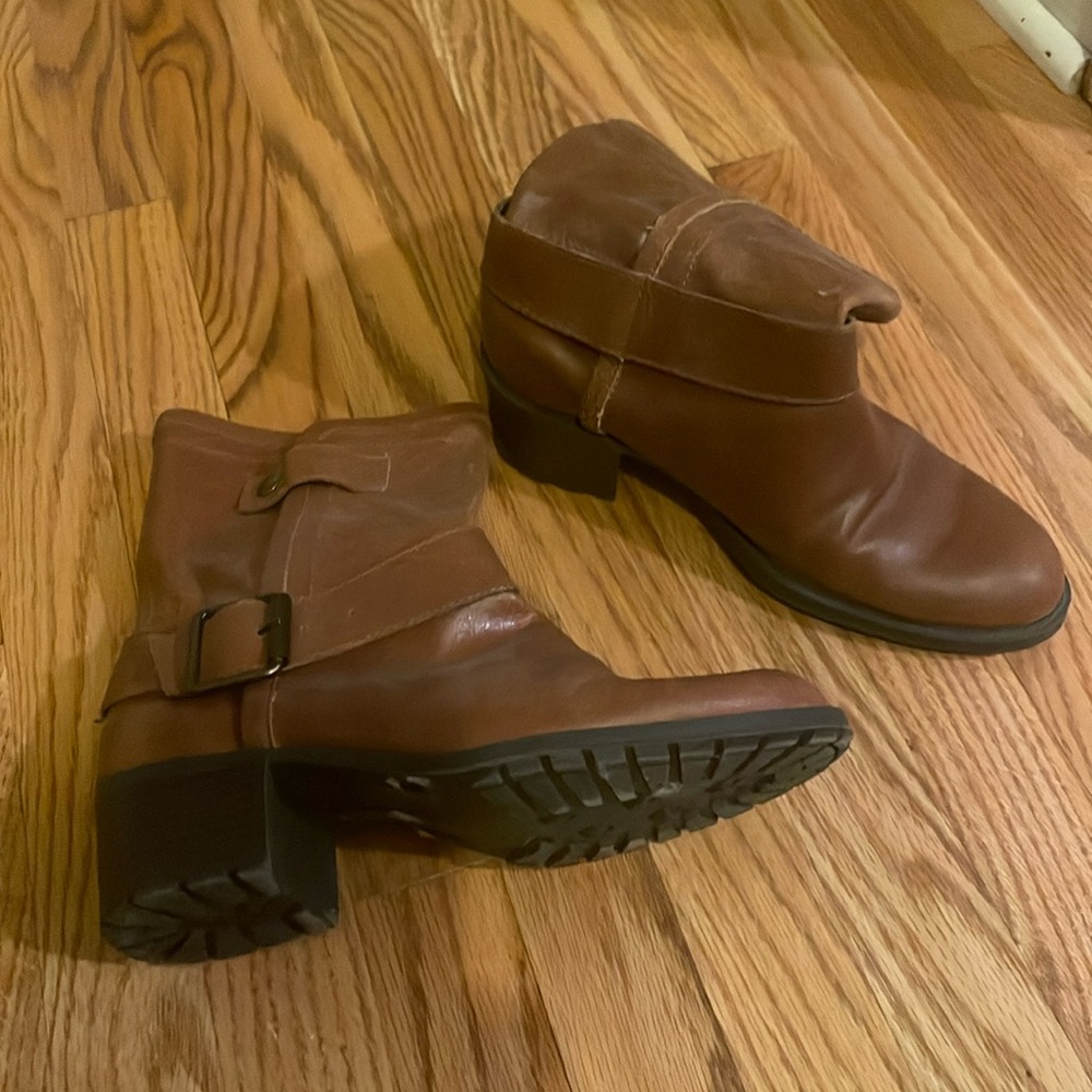 DKNYC brown leather short boots.